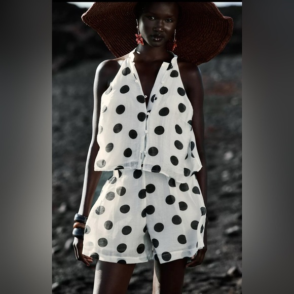 🔥🔥Zara Polka Dot shorts - Picture 1 of 4